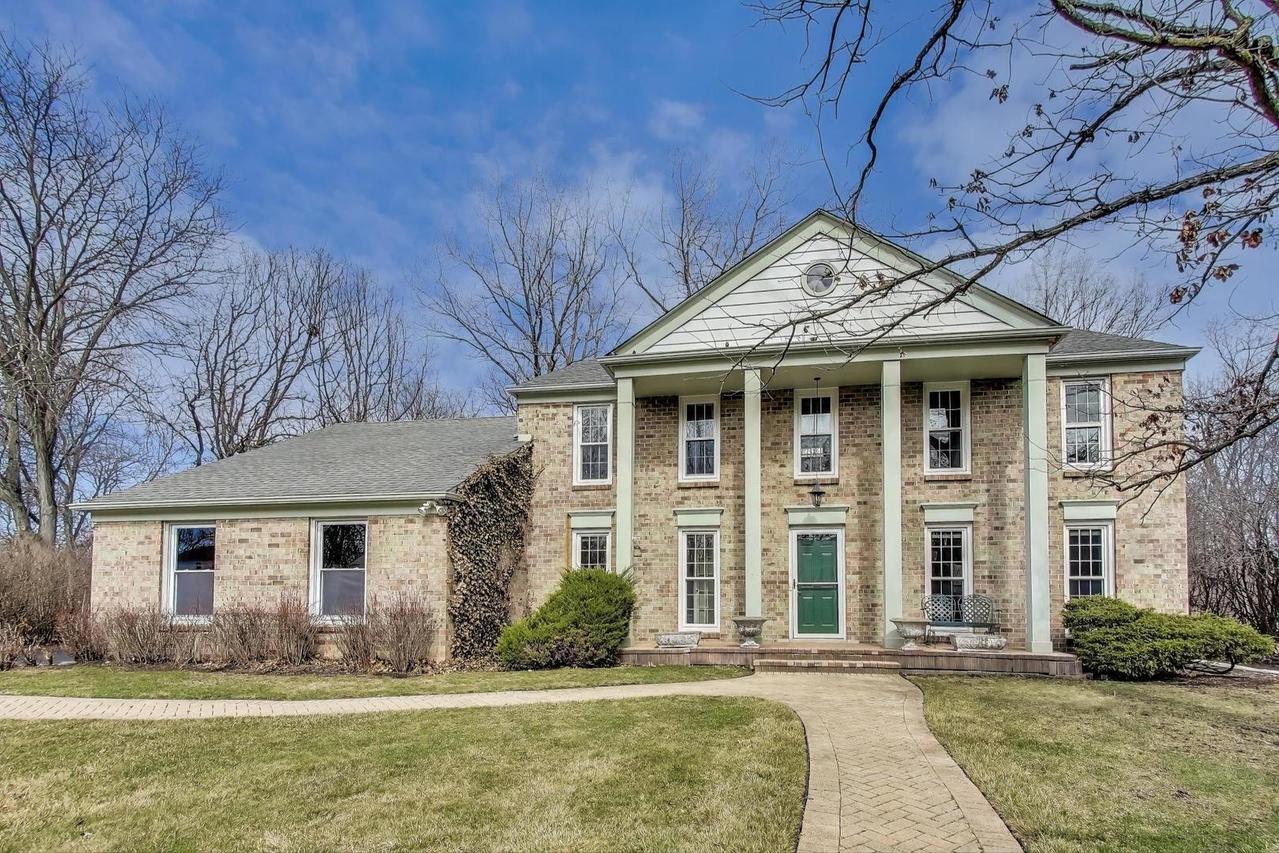 6 Robin Hood Ct., Lincolnshire, IL 60069
