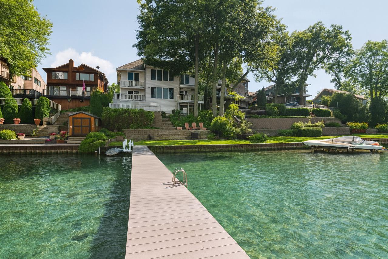19330 W Lake View Ave., Mundelein, IL 60060