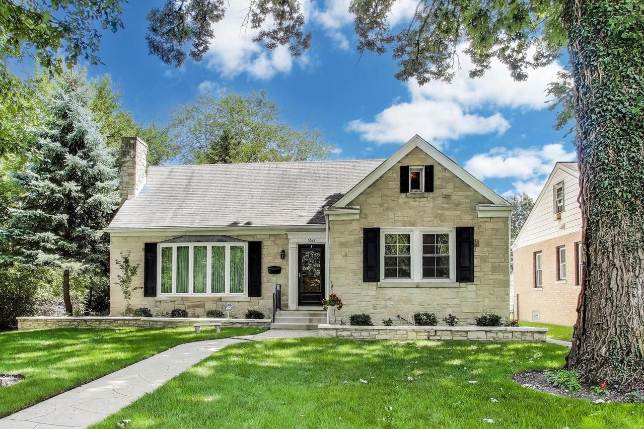 5533 N Forest Glen Ave., Chicago, IL 60630