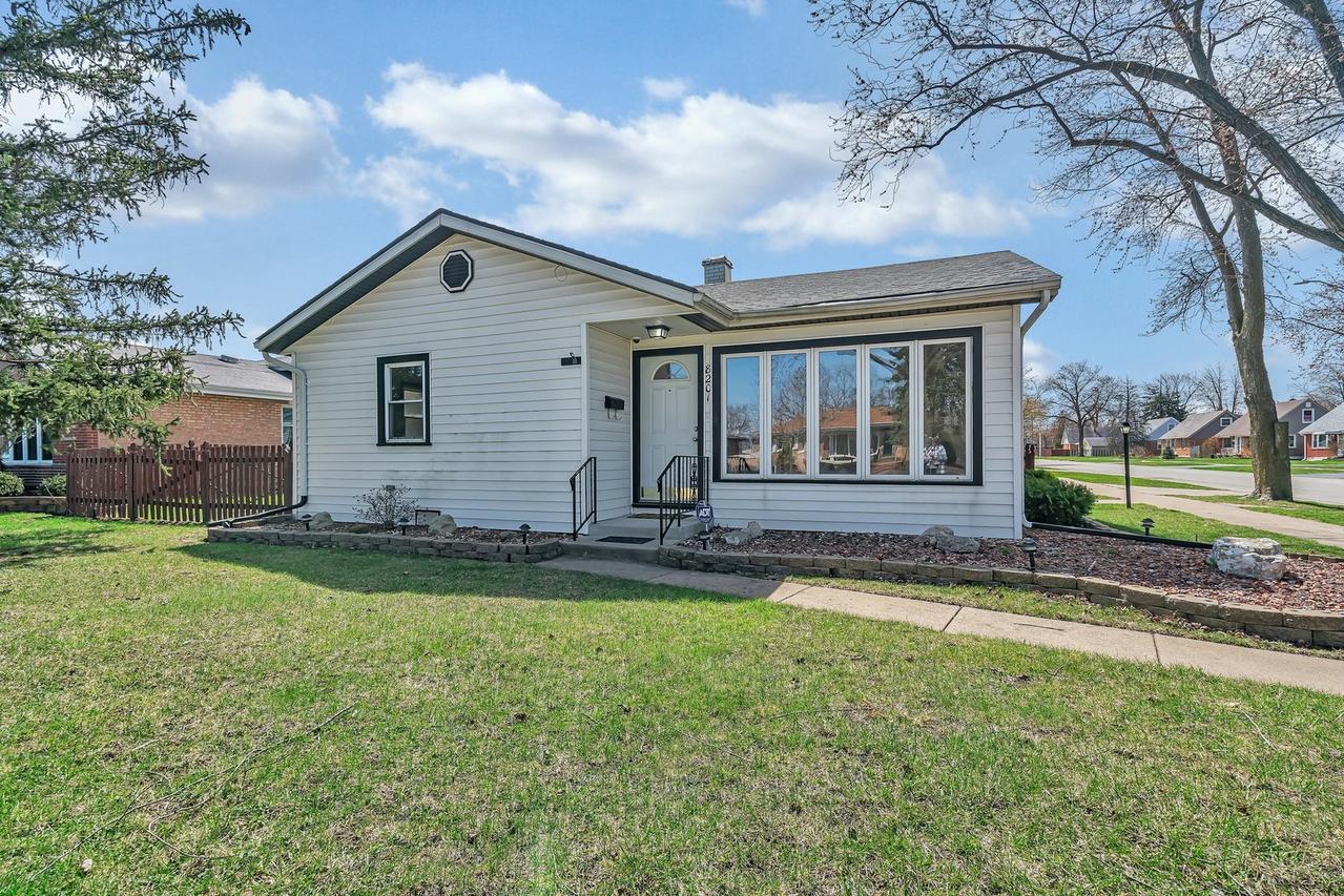 8201 Melvina Ave., Burbank, IL 60459