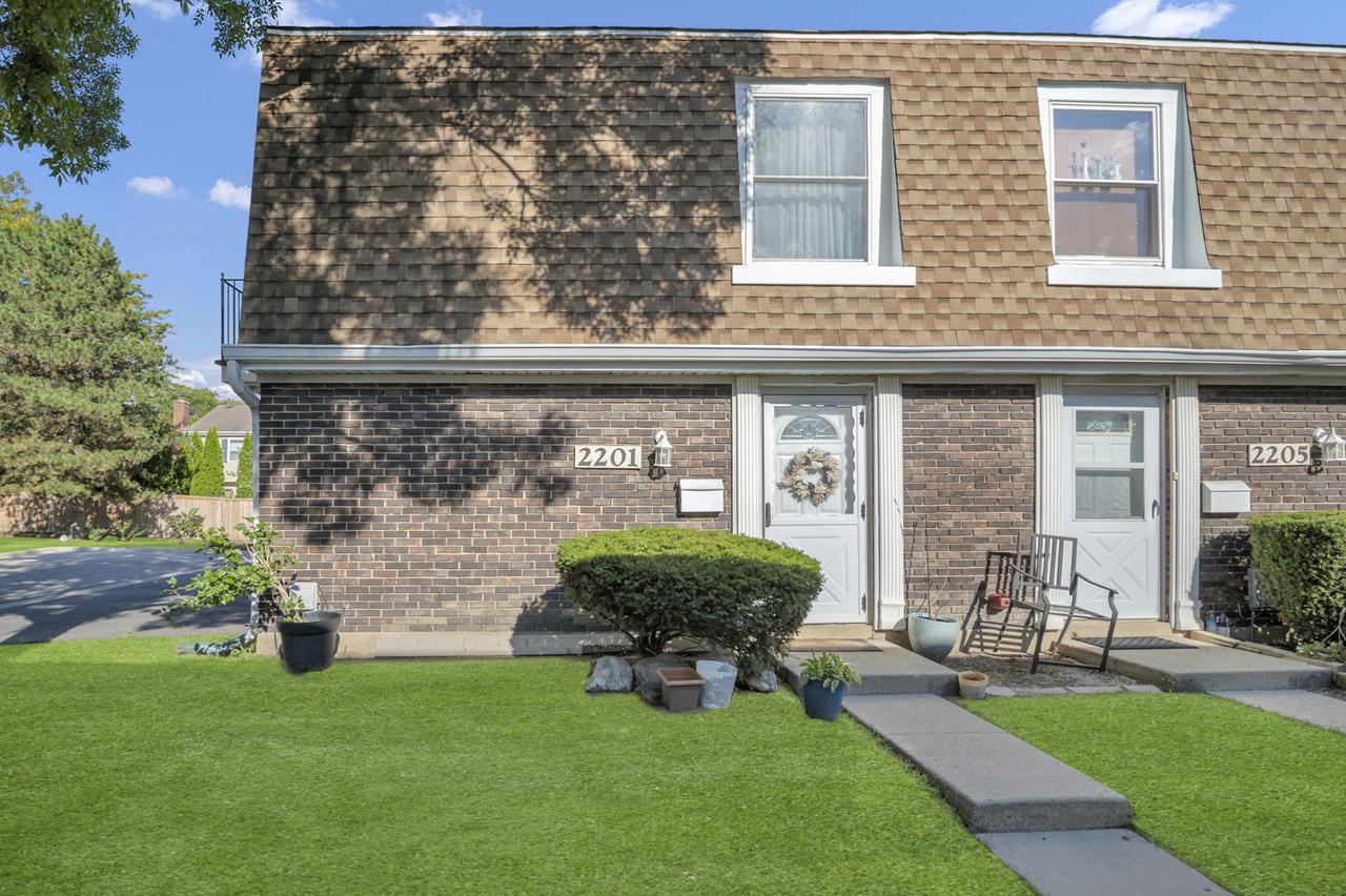 2201 Brittany Ct., Schaumburg, IL 60194