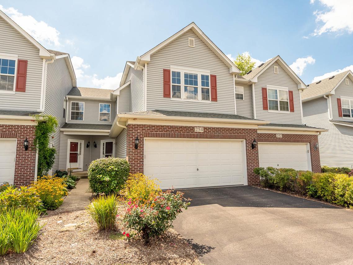 254 Ridge Rd., North Aurora, IL 60542