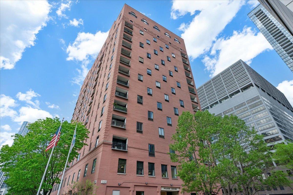 345 N Canal St. #608, Chicago, IL 60606