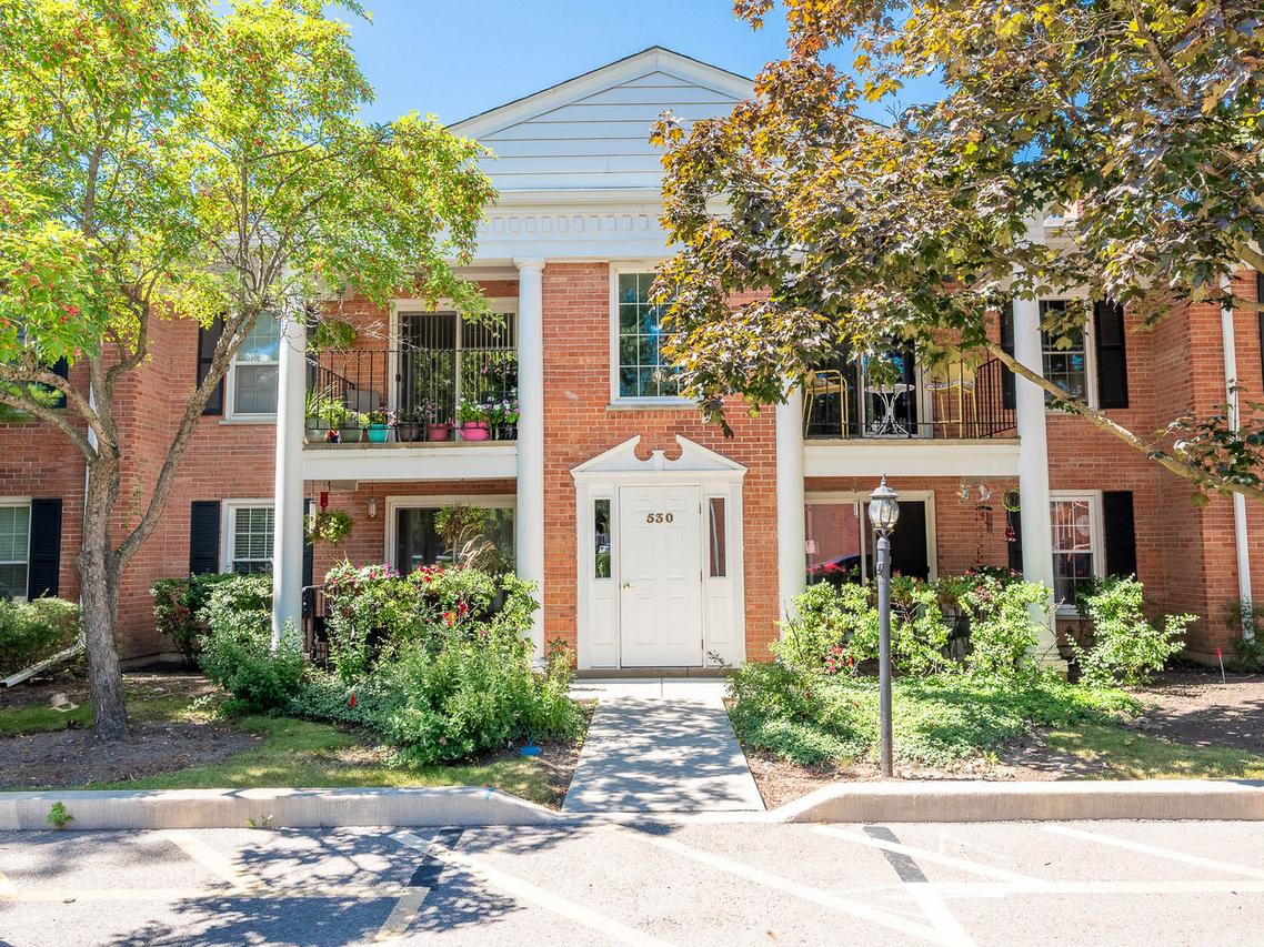 530 Shorely Dr. #104, Barrington, IL 60010