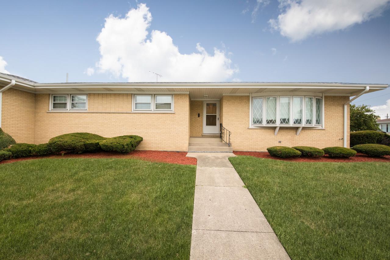 8560 W Winona St., Chicago, IL 60656