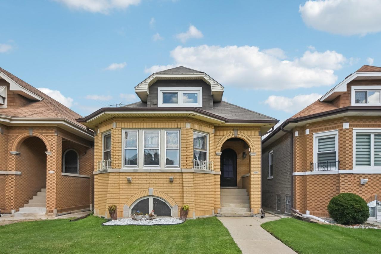 5328 W George St., Chicago, IL 60641