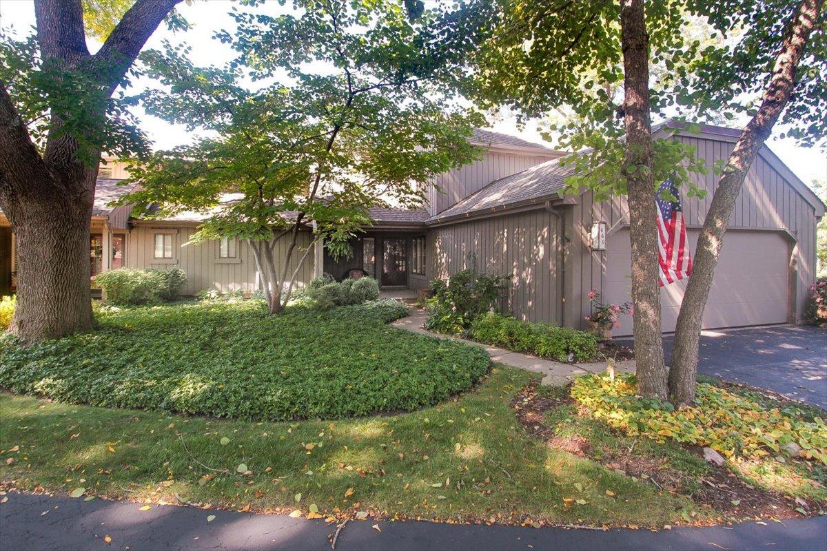 660 Old Barn Rd. #F-24, Lake Barrington, IL 60010