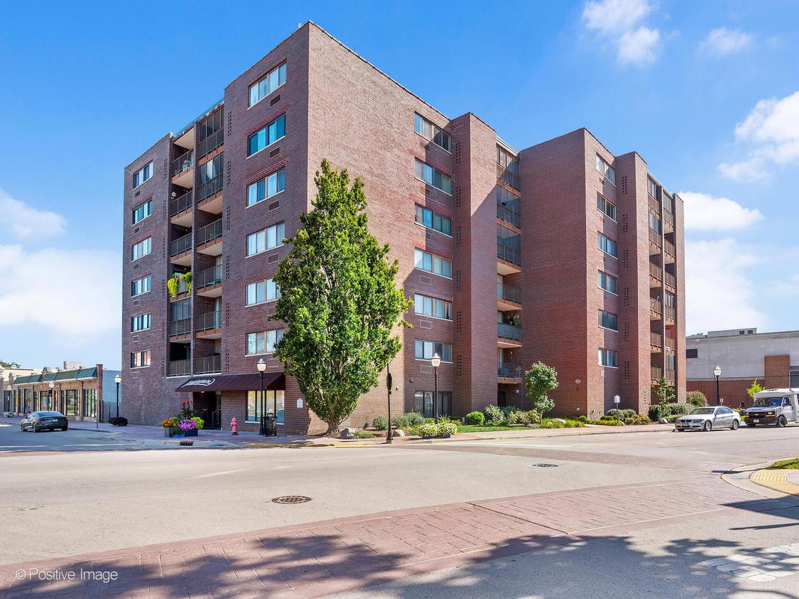 11 W Green St. #705, Bensenville, IL 60106
