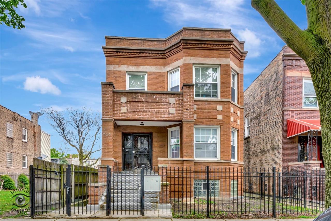 725 N Trumbull Ave., Chicago, IL 60624