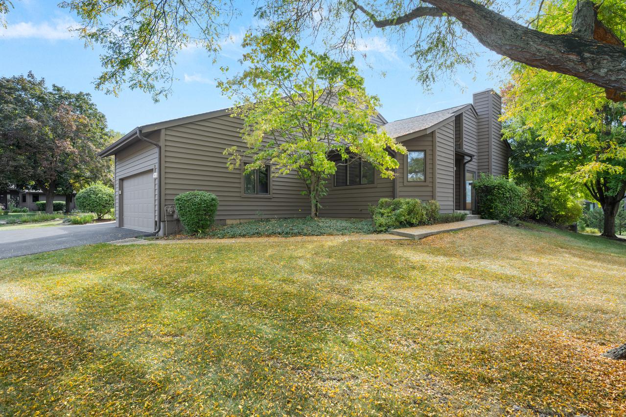 106 Sumac Ct., St. Charles, IL 60174