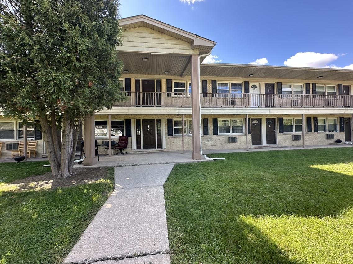 821 Bode Rd. #15, Elgin, IL 60120