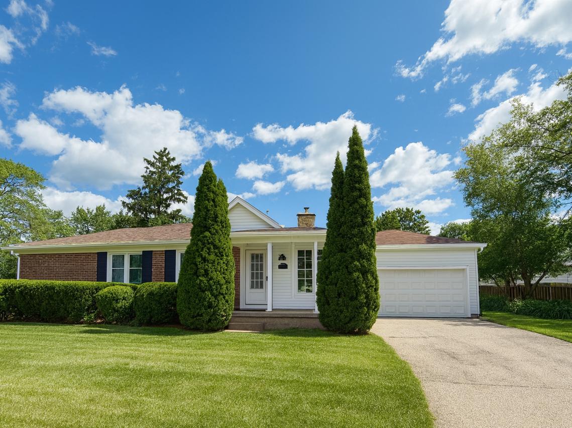837 Wilcox Ave., Mundelein, IL 60060