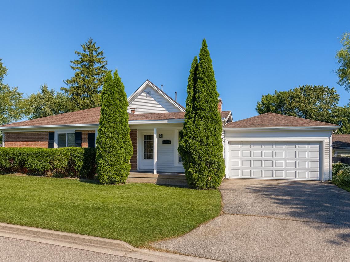 837 Wilcox Ave., Mundelein, IL 60060