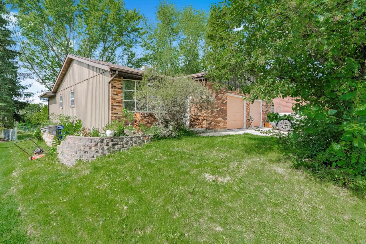 2023 Monday Dr., Elgin, IL 60123