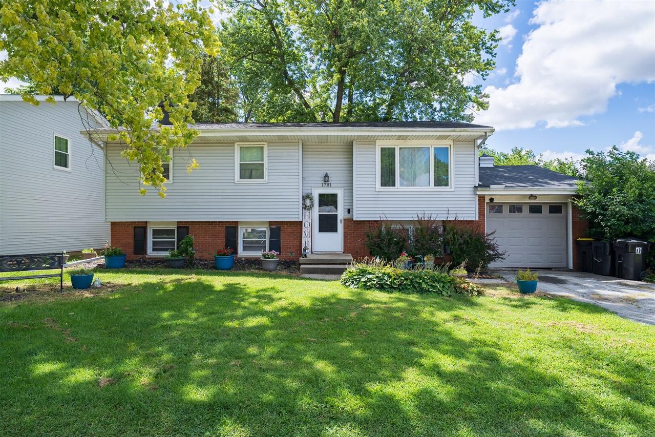 1701 Hoover Dr., Normal, IL 61761