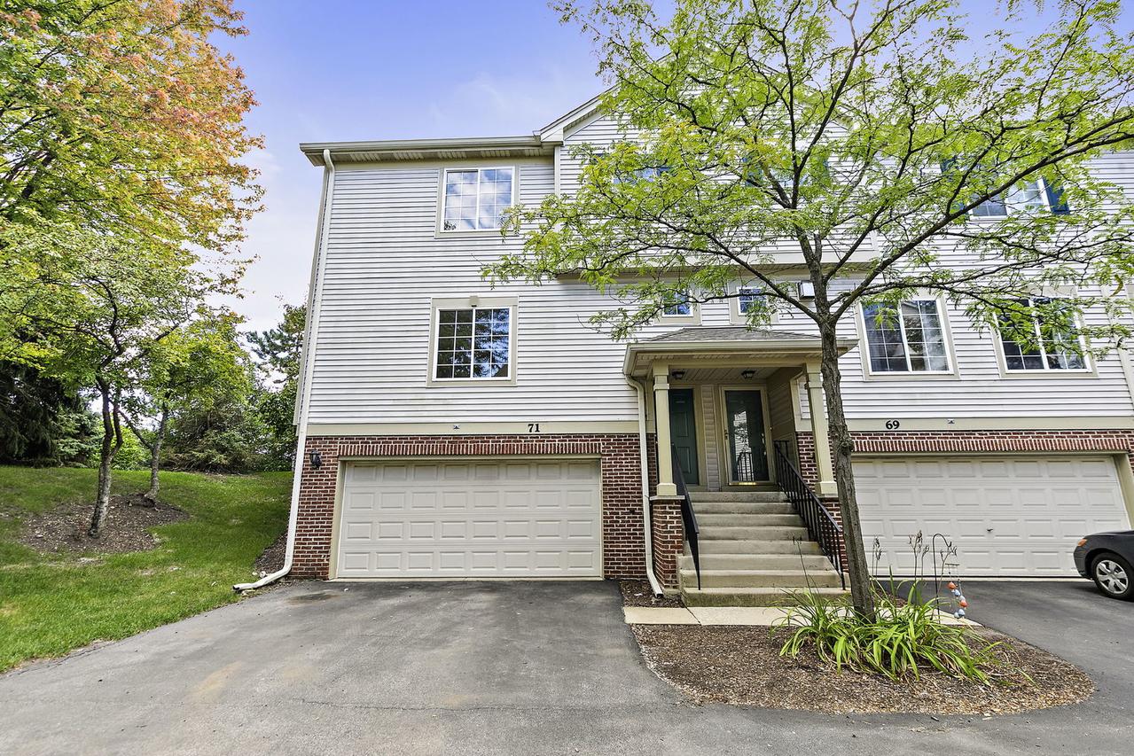 71 Monarch Dr., Streamwood, IL 60107
