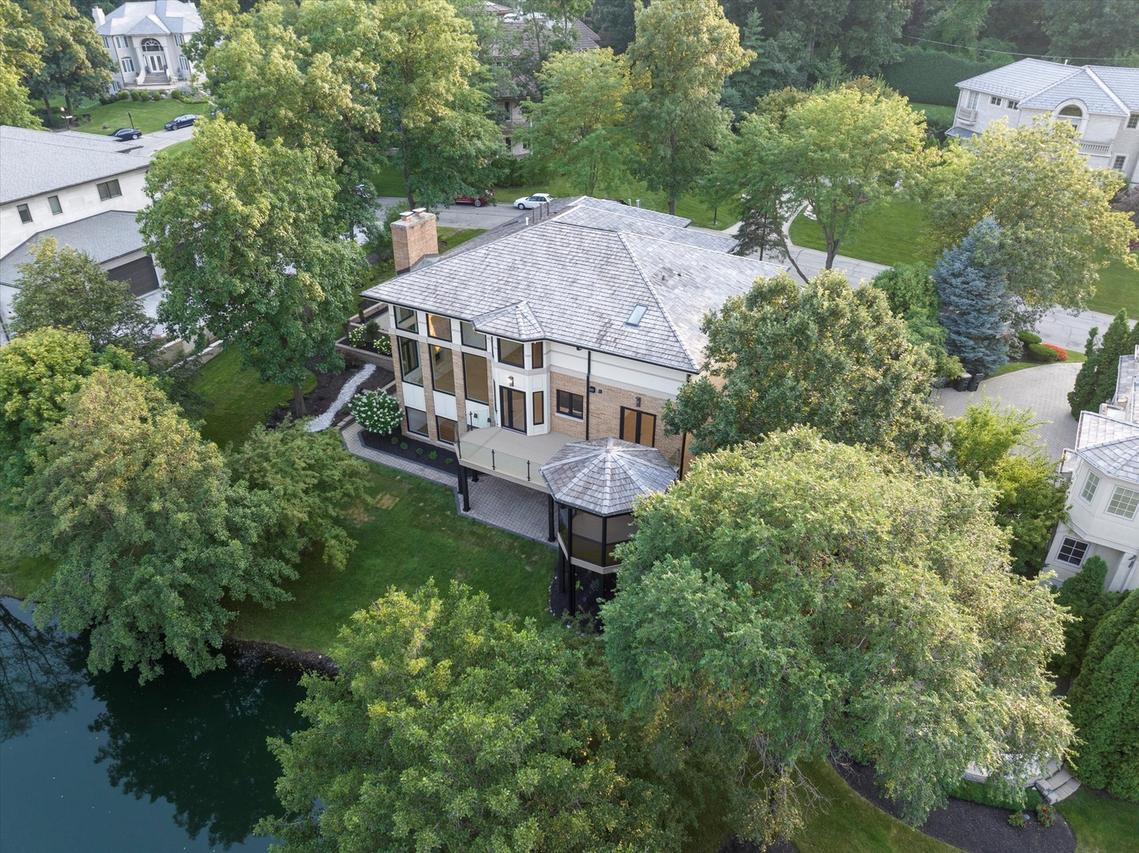 9427 Falling Waters Dr., Burr Ridge, IL 60527