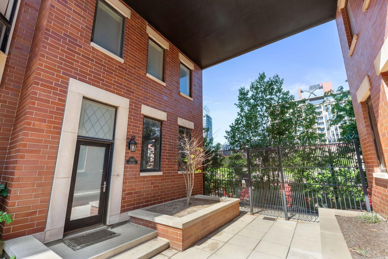 660 W Fulton St. #E, Chicago, IL 60606
