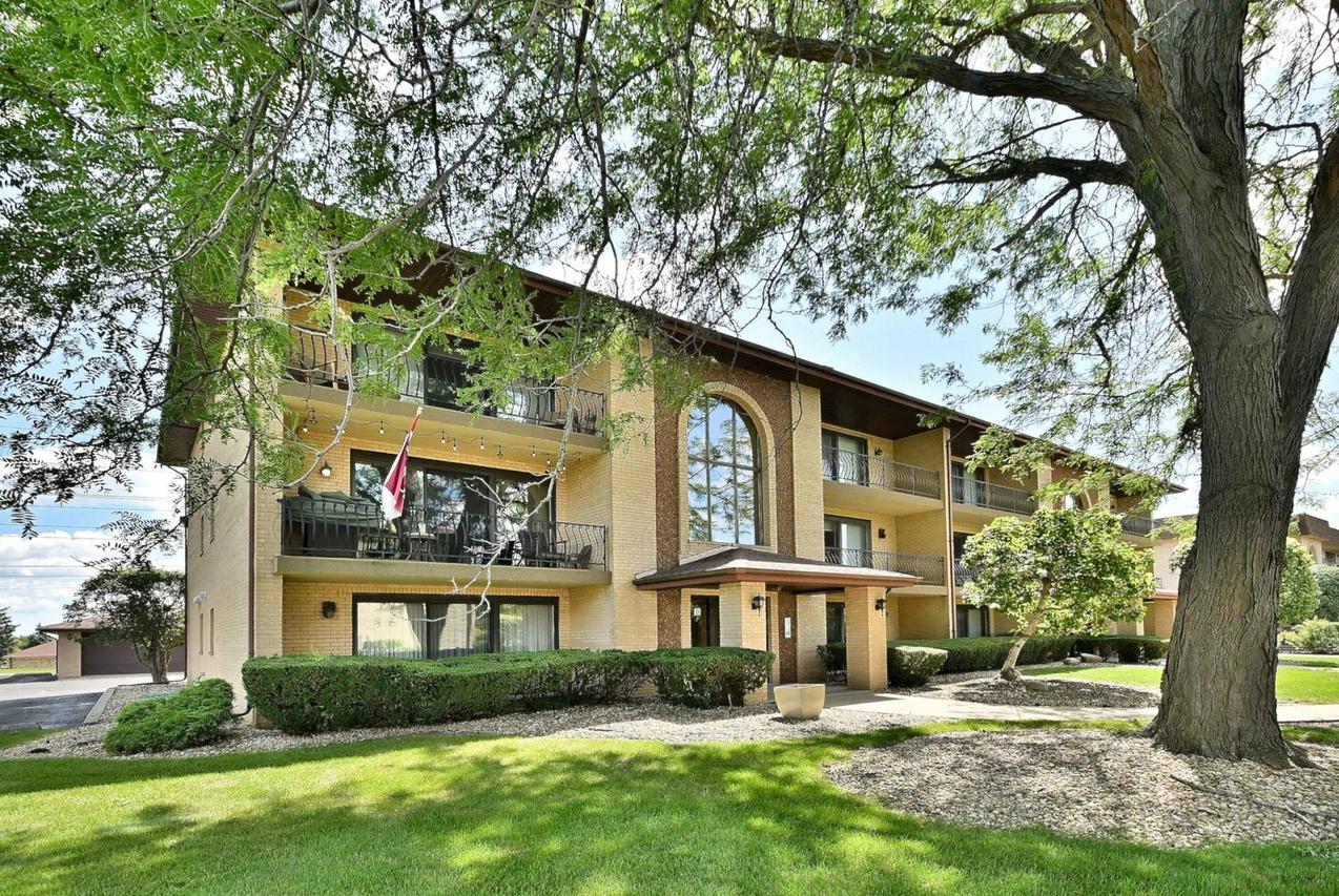 7438 Ponderosa Ct. #1C, Orland Park, IL 60462