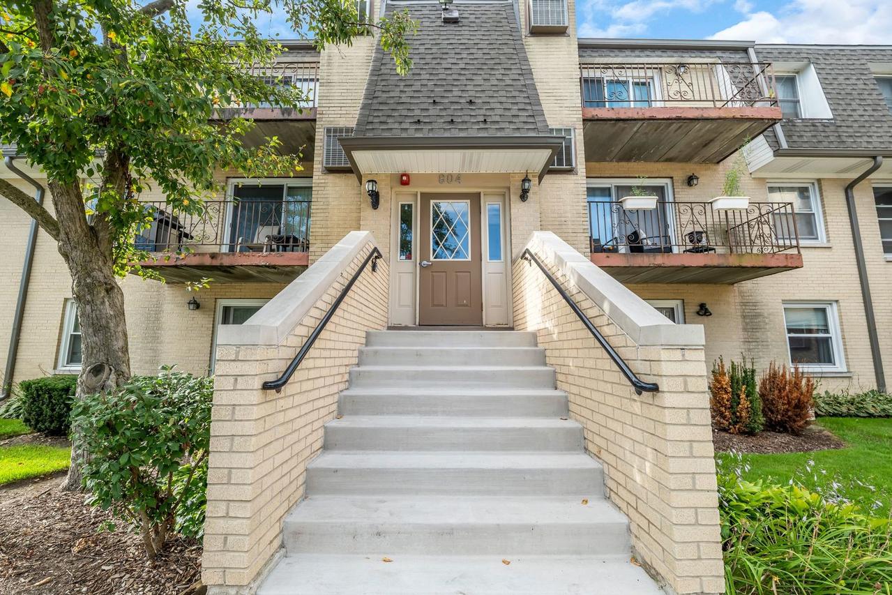 804 N River Rd. #1D, Mount Prospect, IL 60056