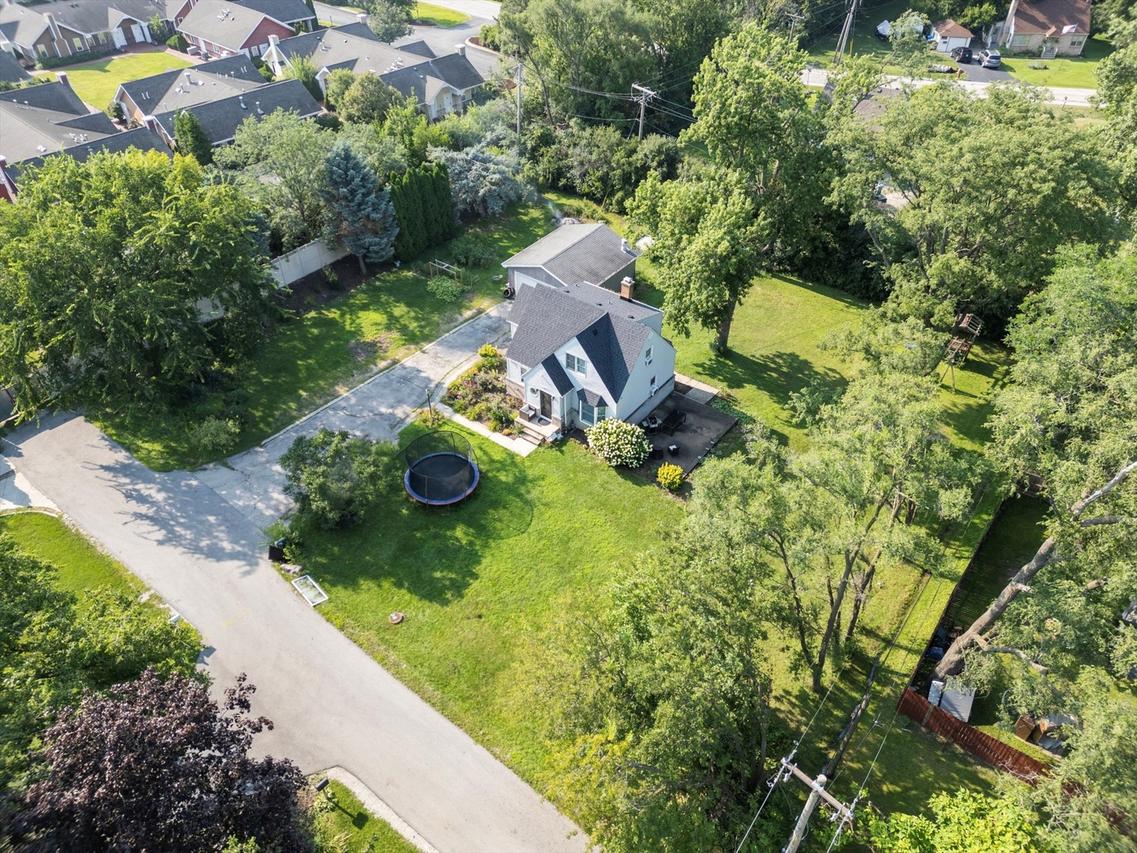313 83rd St., Willowbrook, IL 60527