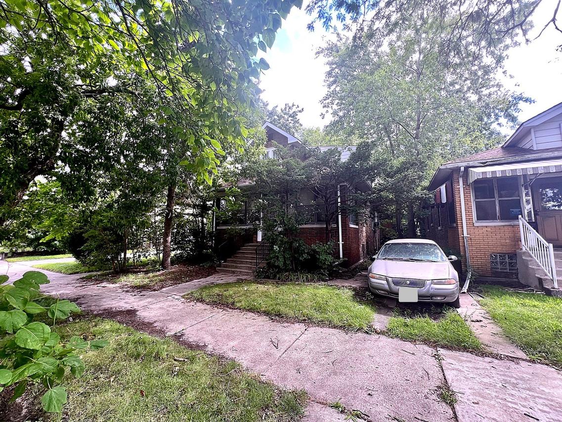 611 Hirsch Ave., Calumet City, IL 60409