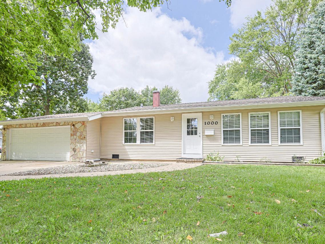 1000 Adams Ct., Carpentersville, IL 60110