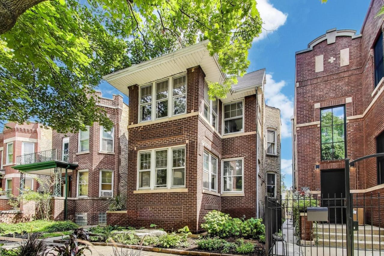 3619 N Claremont Ave., Chicago, IL 60618