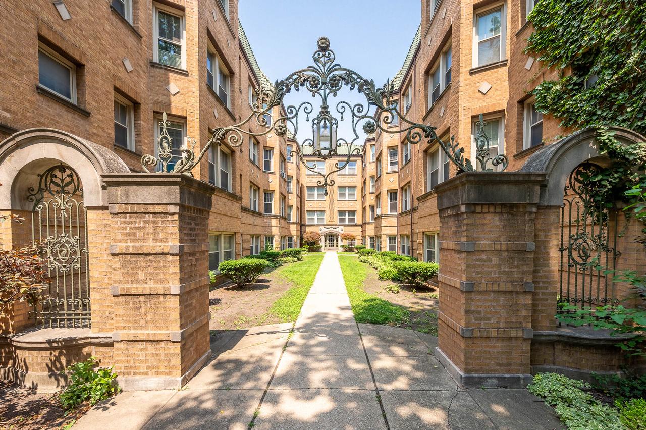 854 Washington Blvd. #3, Oak Park, IL 60302