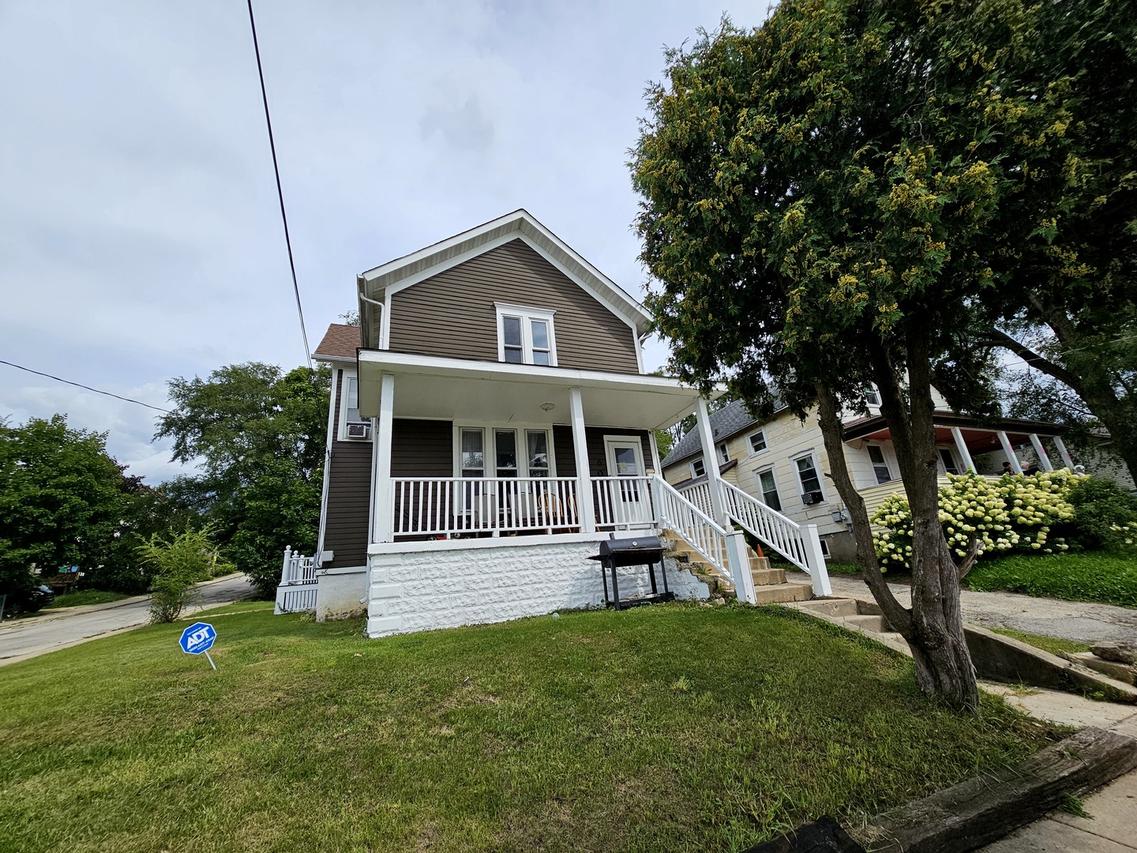 603 Wellington Ave., Elgin, IL 60120