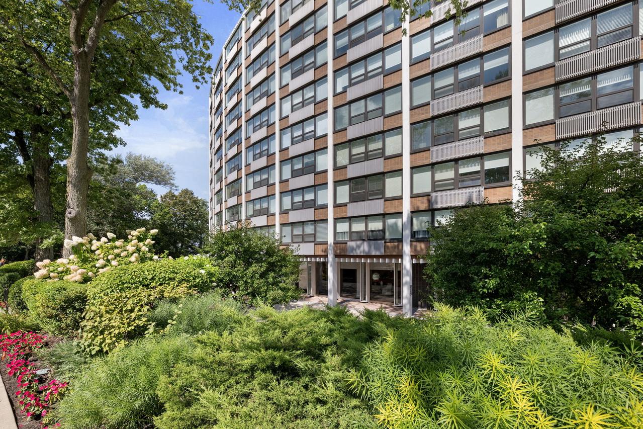 1630 Sheridan Rd. #2F, Wilmette, IL 60091