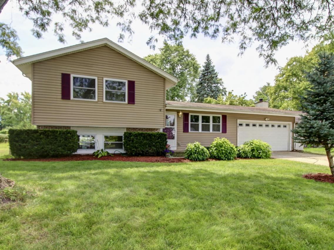 30W111 Glenhurst Ct., Warrenville, IL 60555