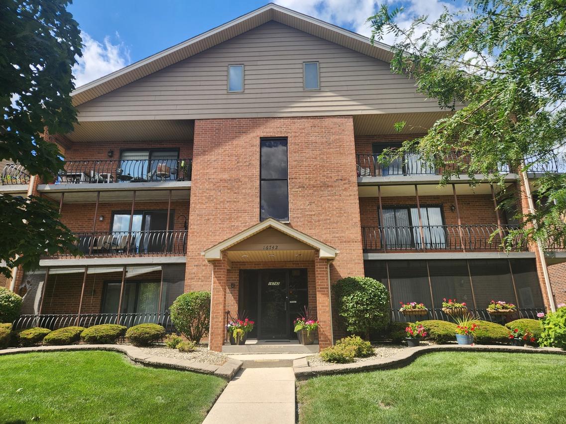16742 Paxton Ave. #2S, Tinley Park, IL 60477