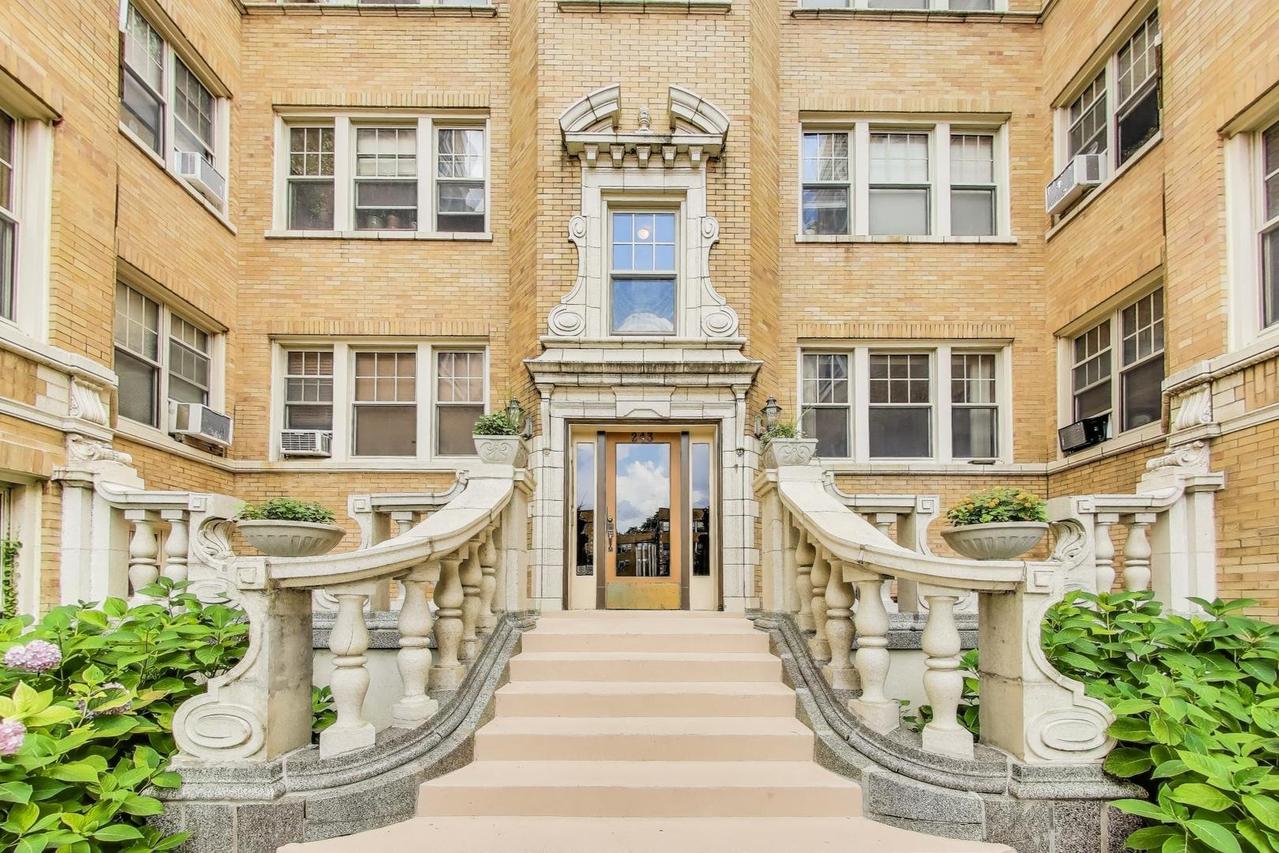 243 Washington Blvd. #3A, Oak Park, IL 60302