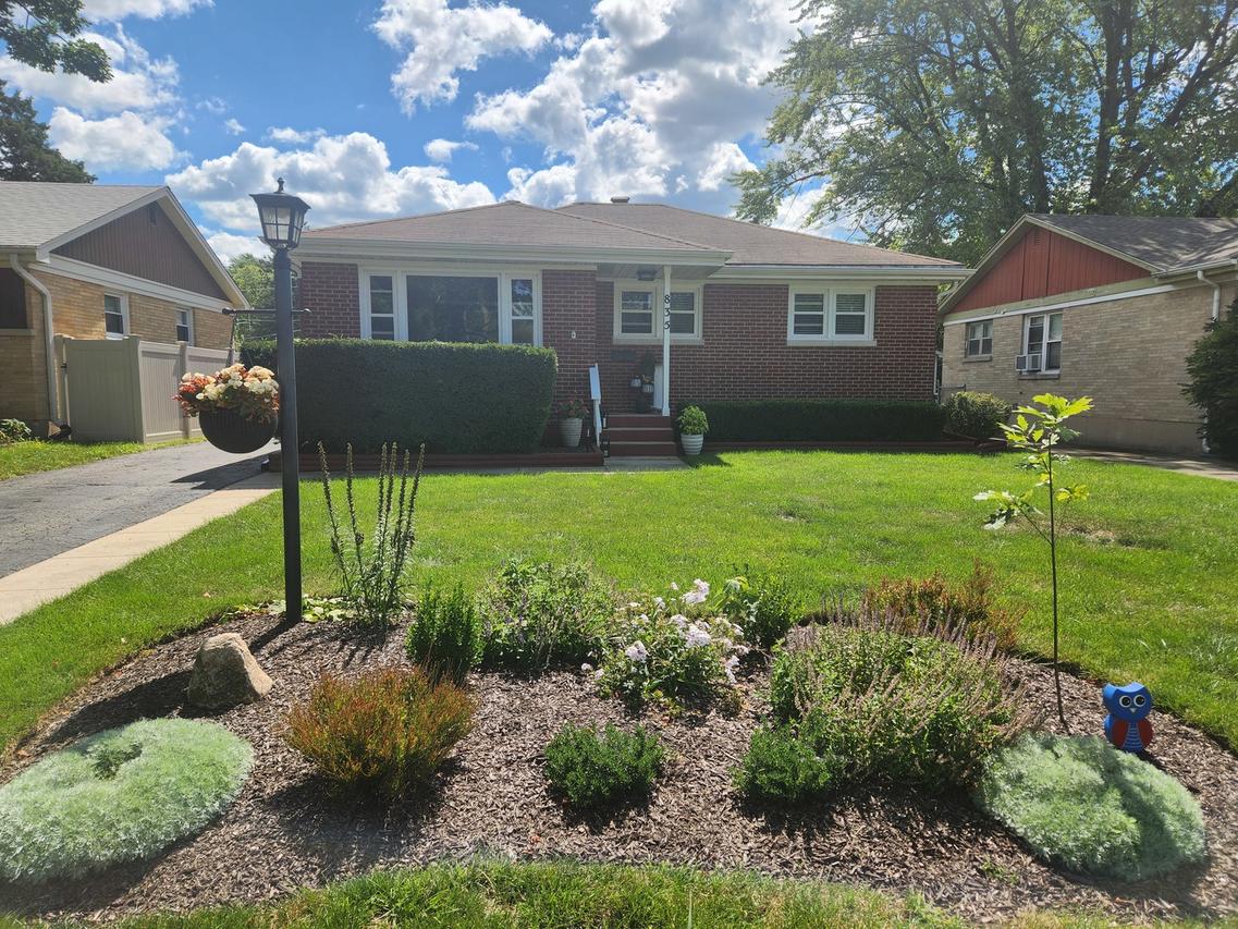 835 Mckinley Ave., Mundelein, IL 60060
