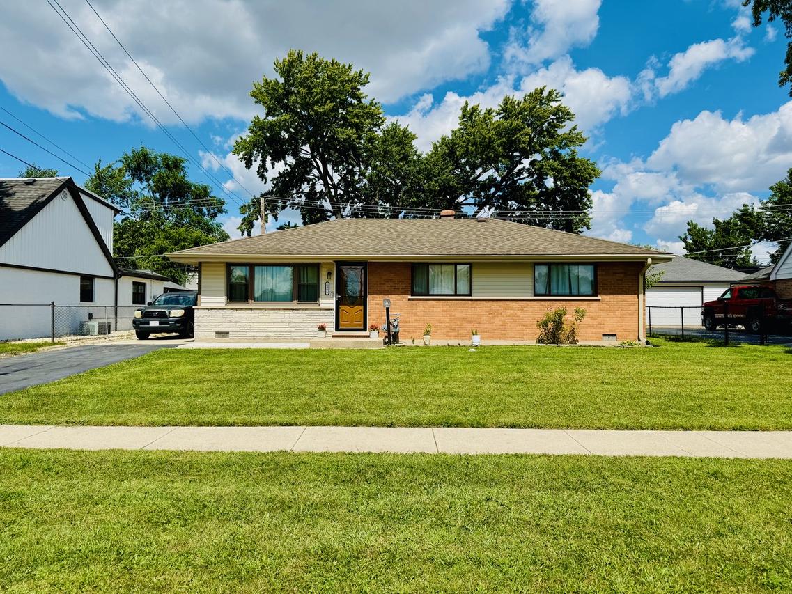 6906 W 91st St., Bridgeview, IL 60455