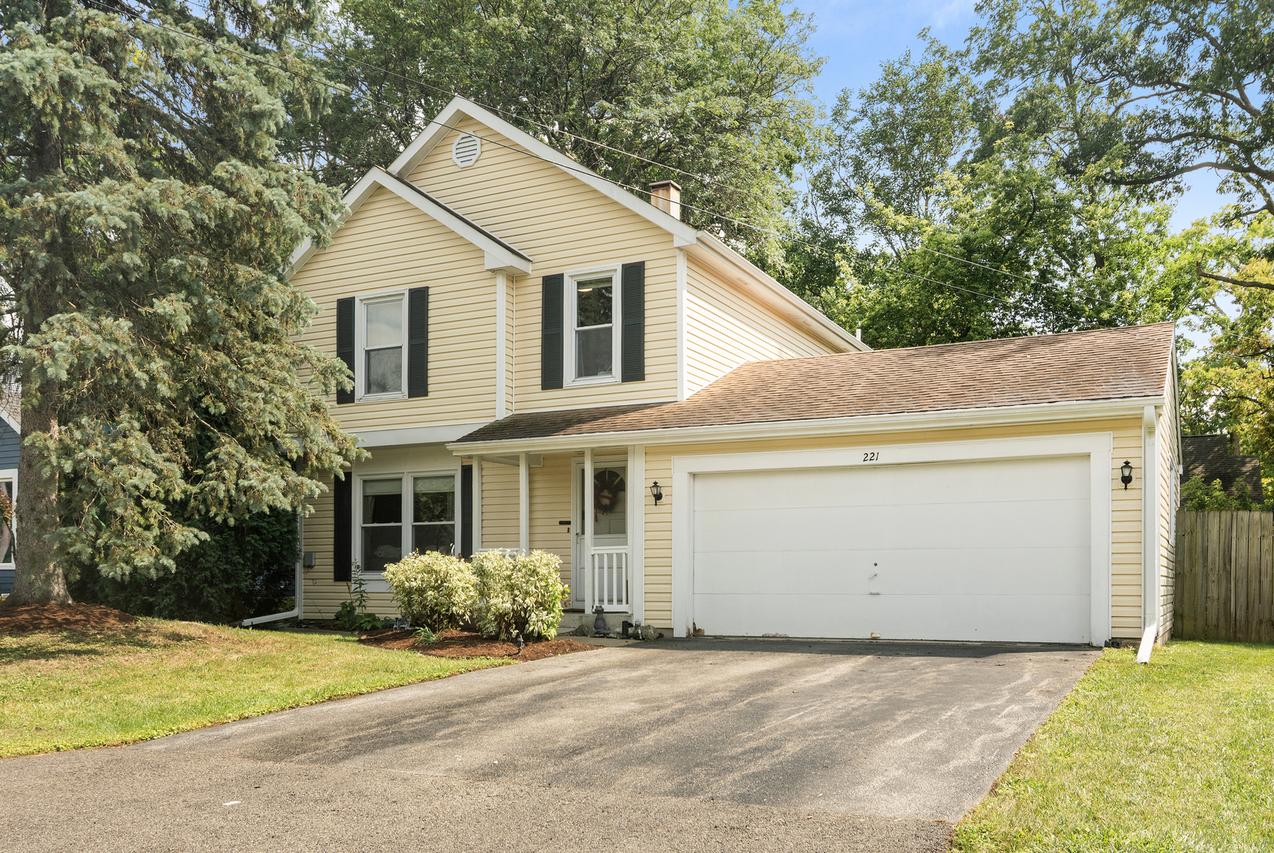 221 Oakdale Ave., Mundelein, IL 60060