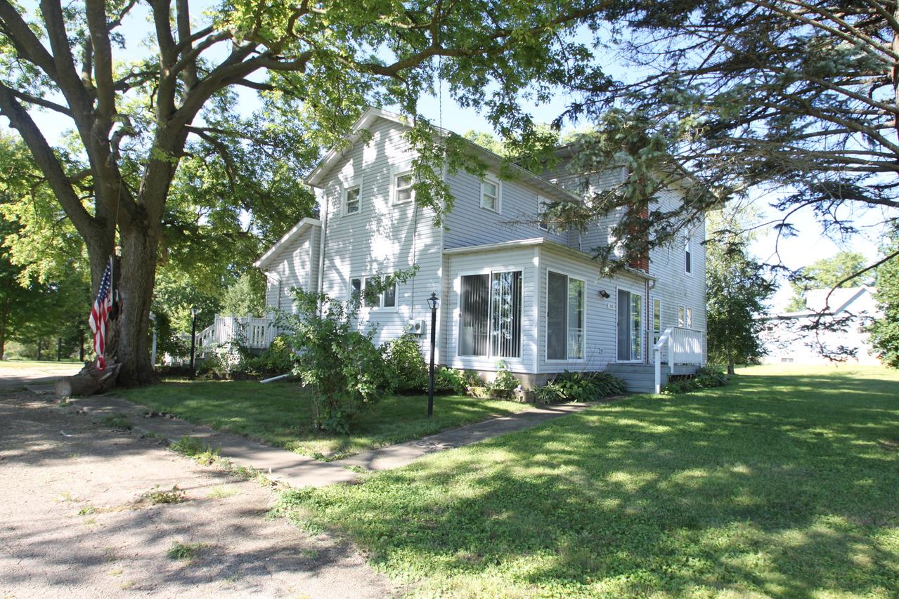1431 Il Route 75, Freeport, IL 61032