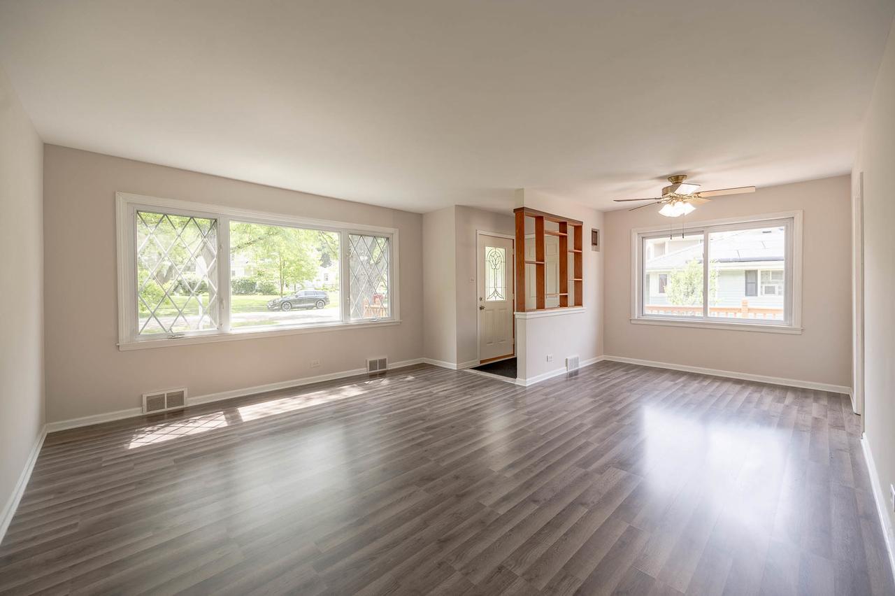 566 Glendale Ave., Wheaton, IL 60187