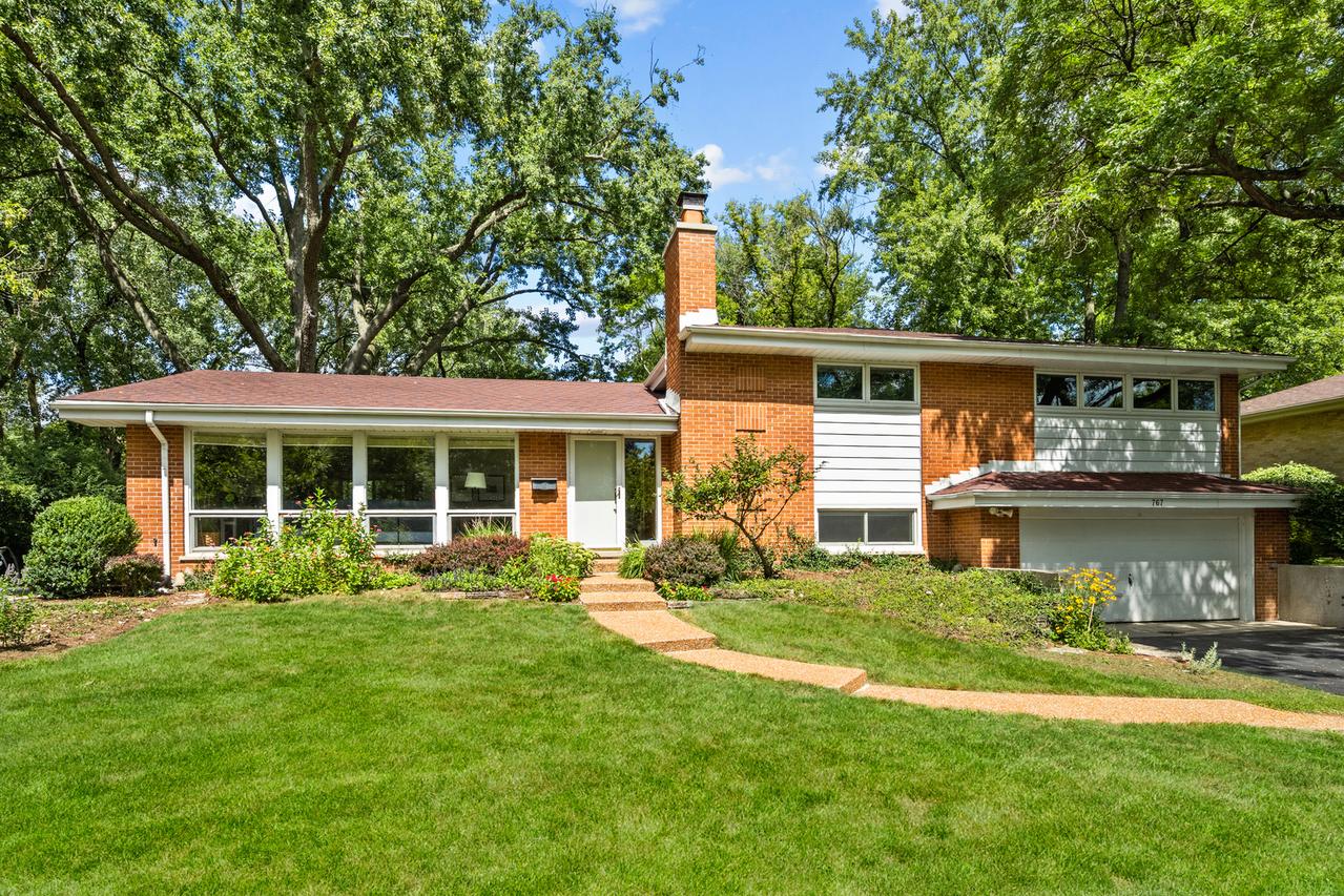 767 Ivy Ln., Glencoe, IL 60022