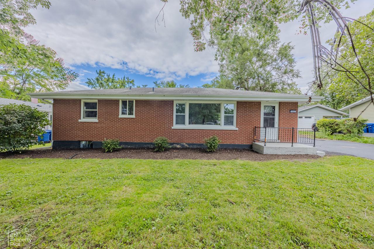 752 Rolling Dr., Lisle, IL 60532