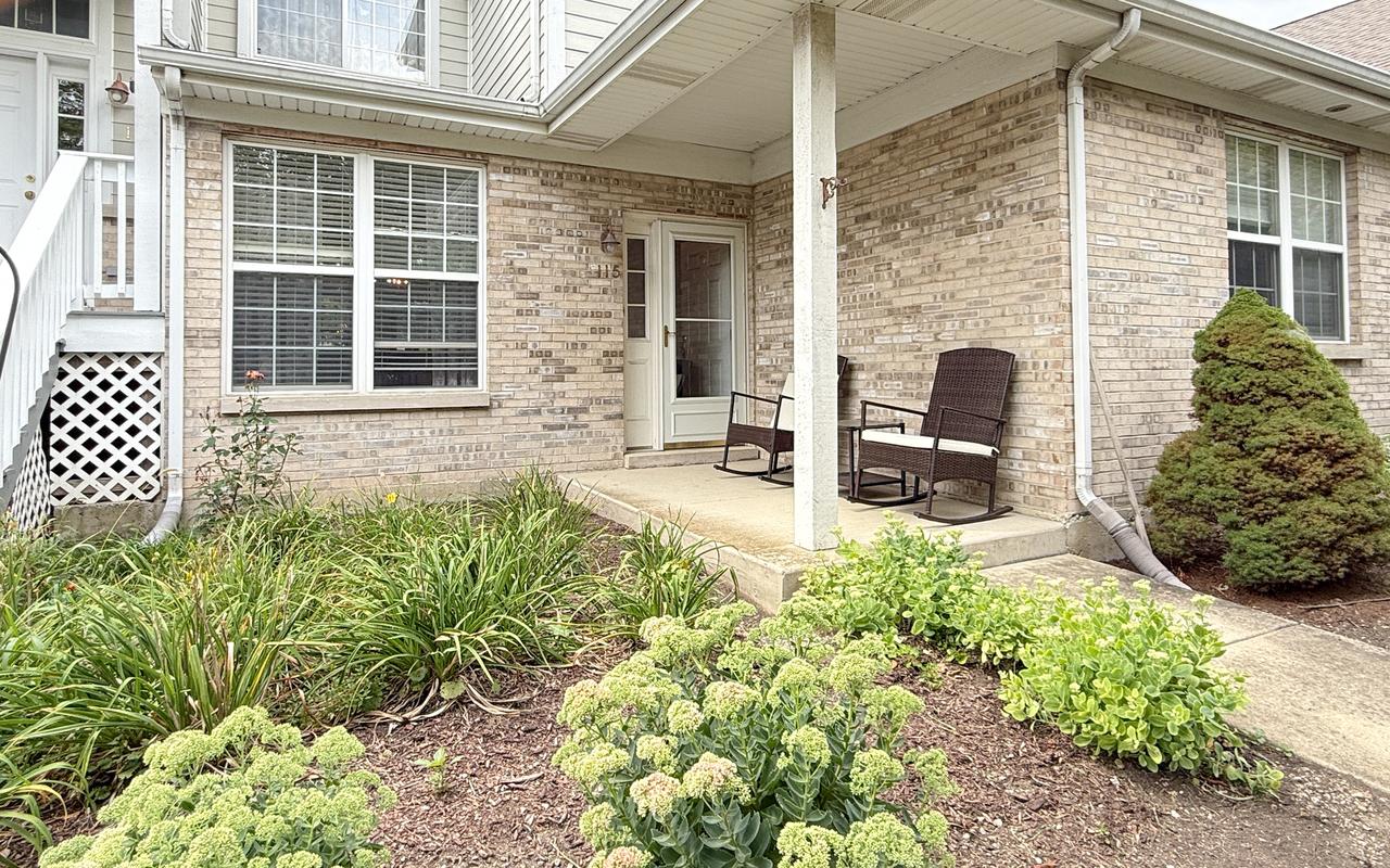 115 Hillwood Pl., Aurora, IL 60506