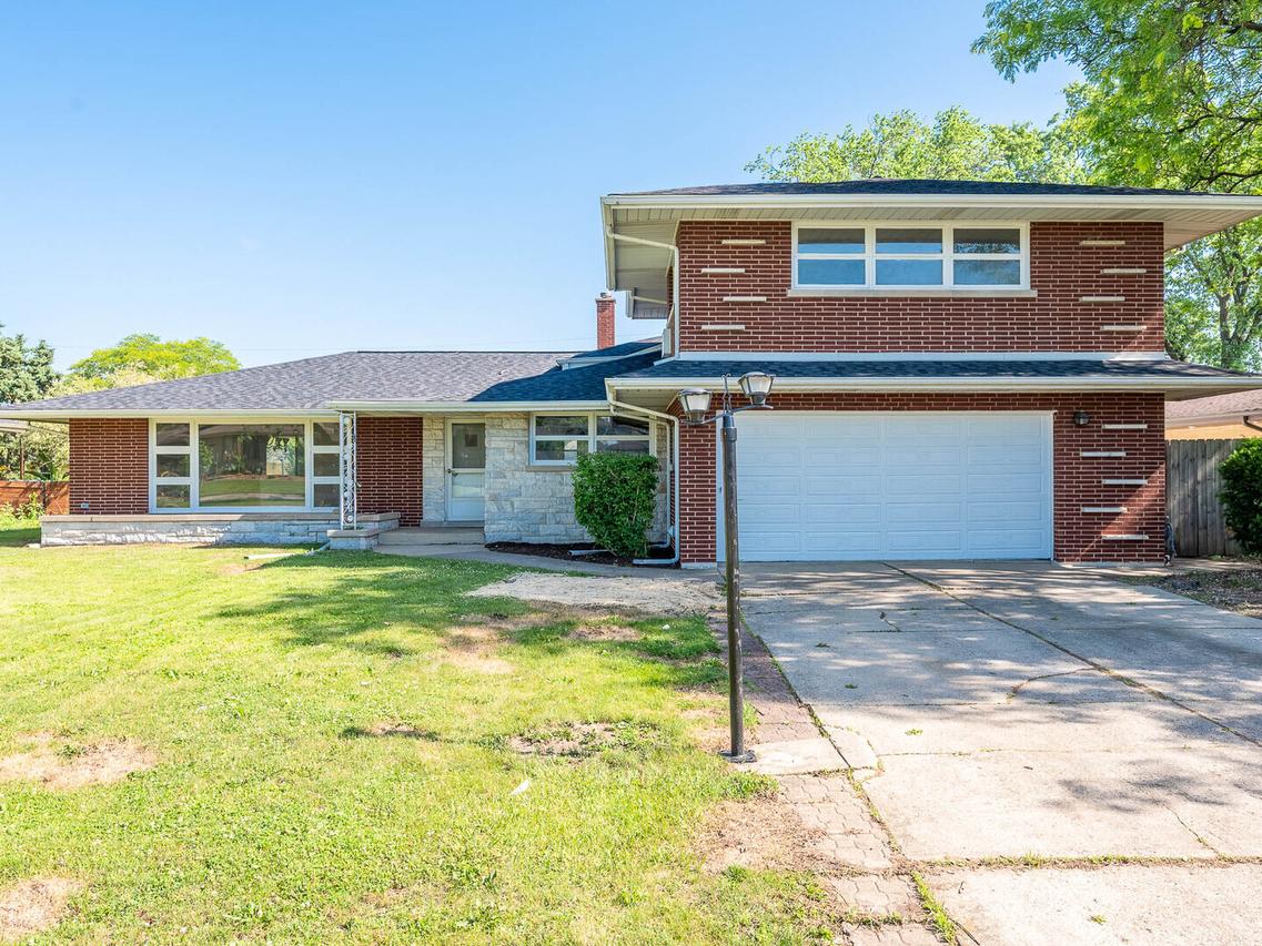 6052 W 128th St., Palos Heights, IL 60463