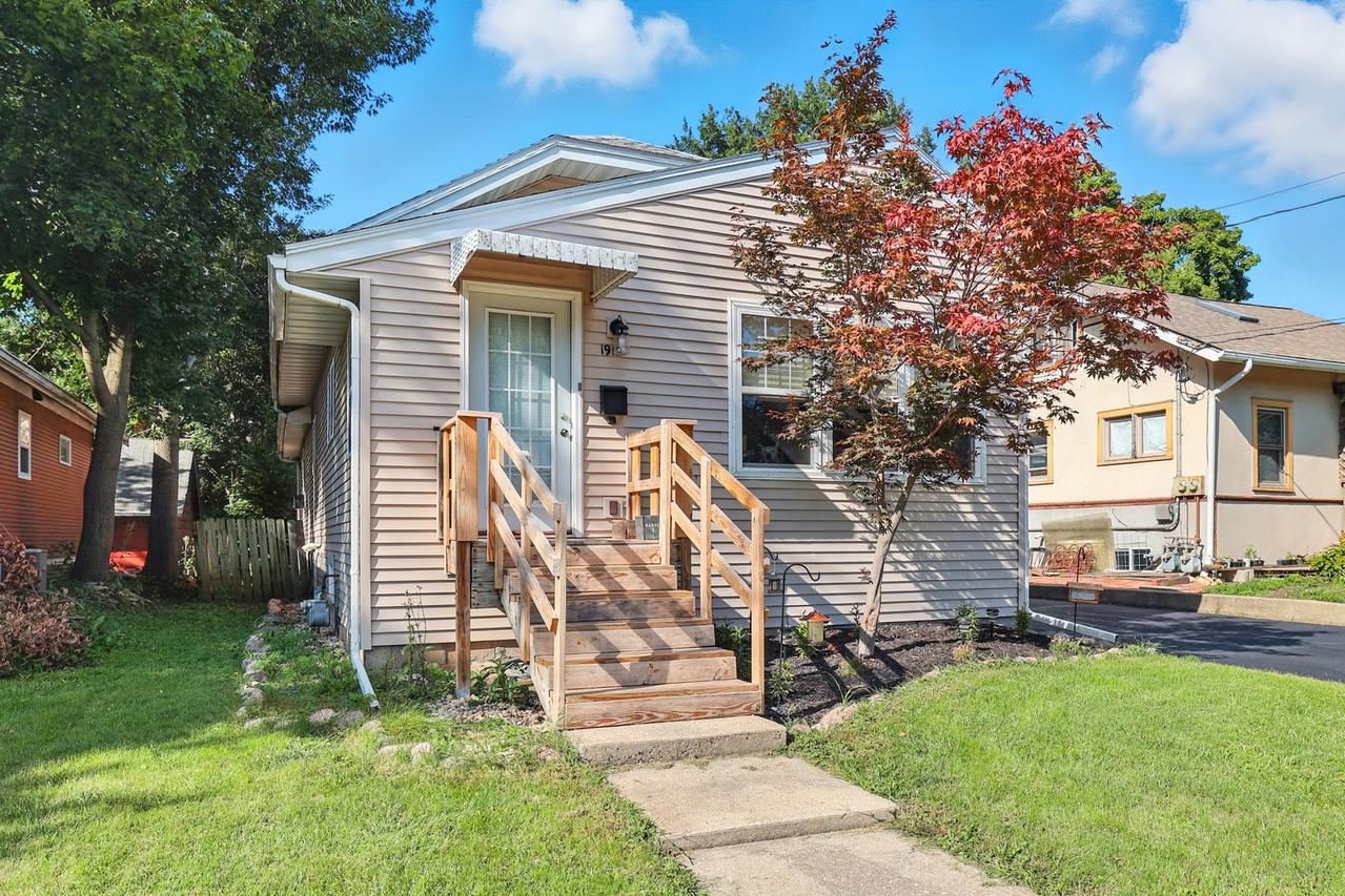 1912 Rural St., Rockford, IL 61107