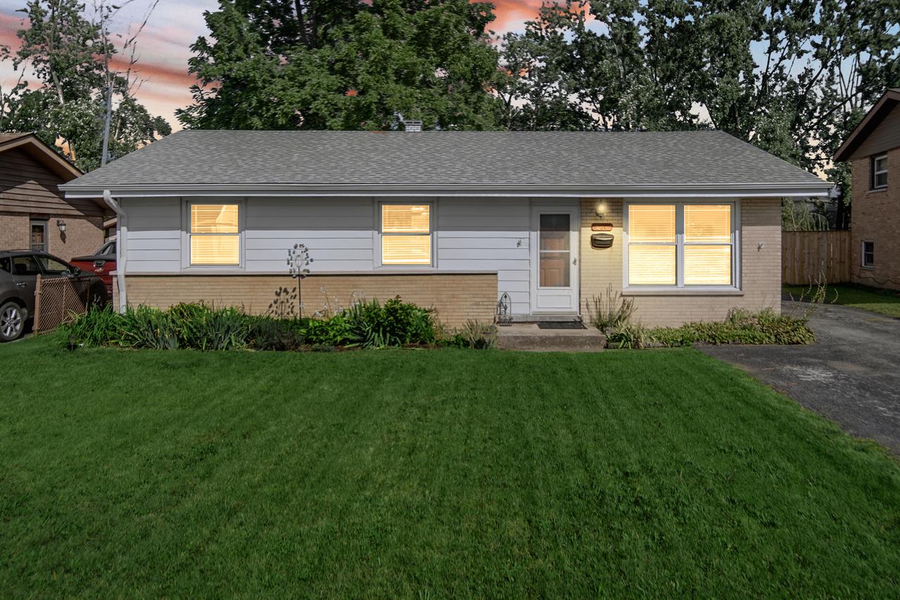 13209 E Playfield Dr., Crestwood, IL 60418