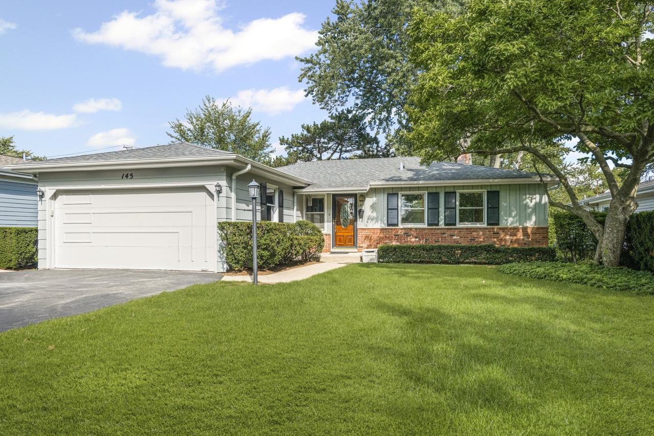 145 Walton St., Barrington, IL 60010