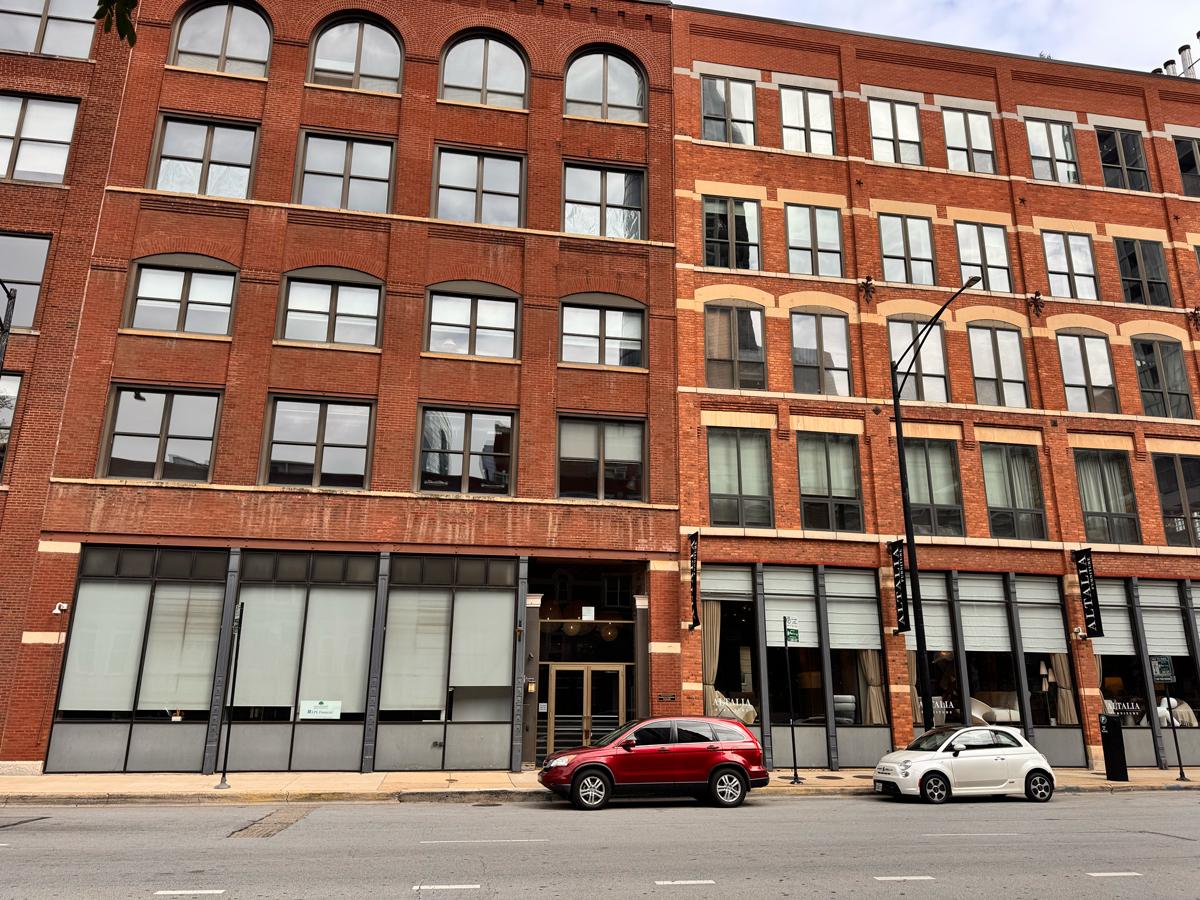 420 W Grand Ave. #2E, Chicago, IL 60654