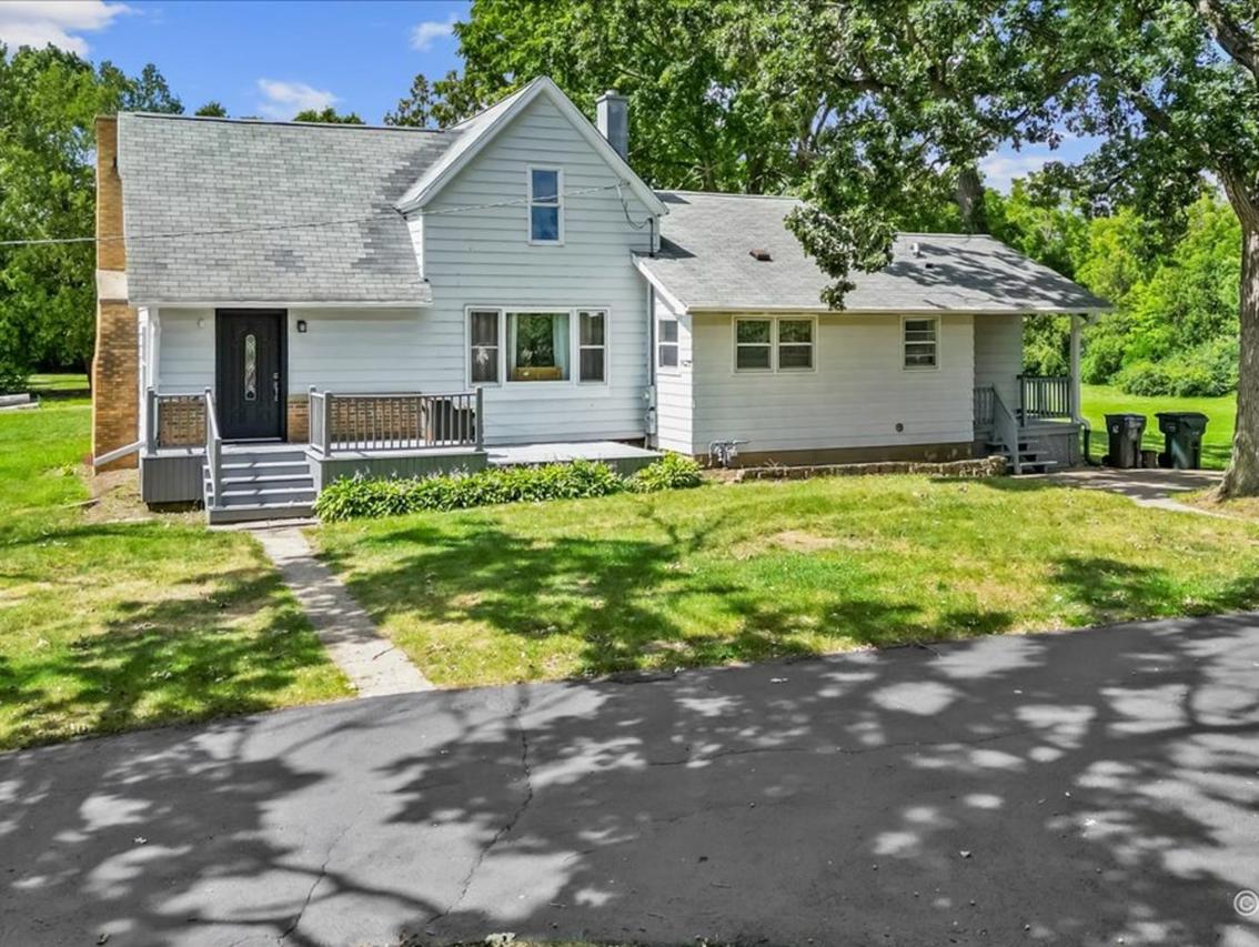 2822 26th St., Zion, IL 60099