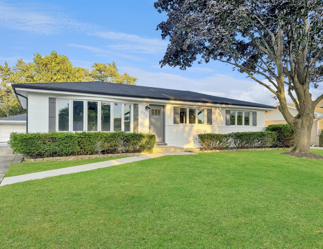 223 Gareth Ln., Schaumburg, IL 60193