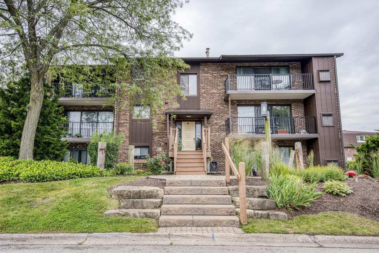 47 W Pier Dr. #102, Westmont, IL 60559